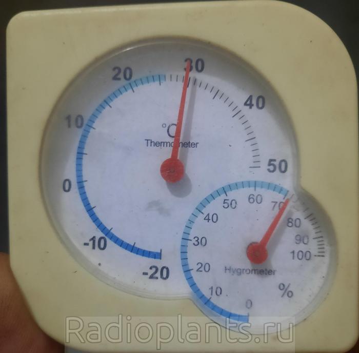 механический гигрометр на пружине